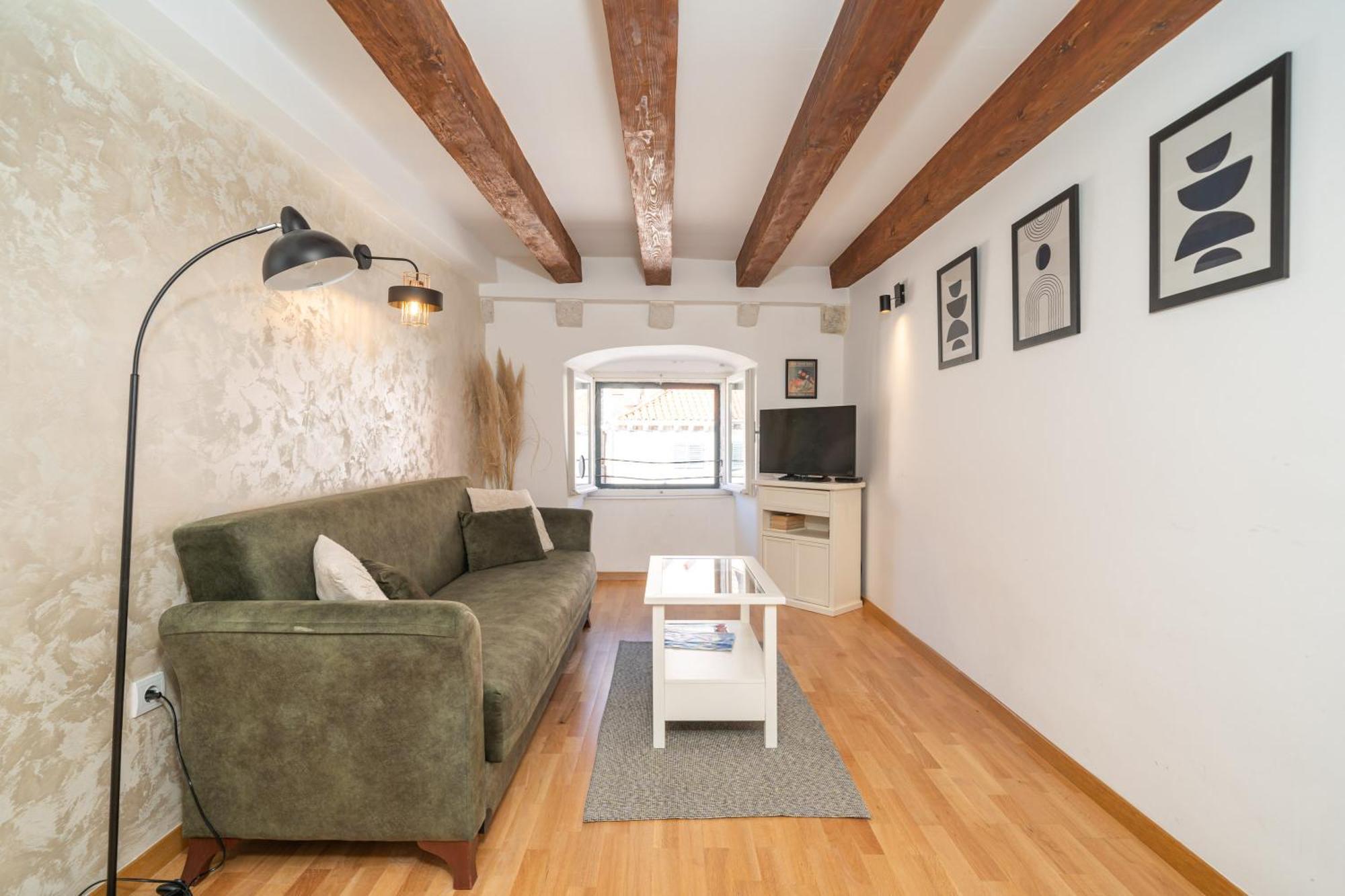 Lores Apartment